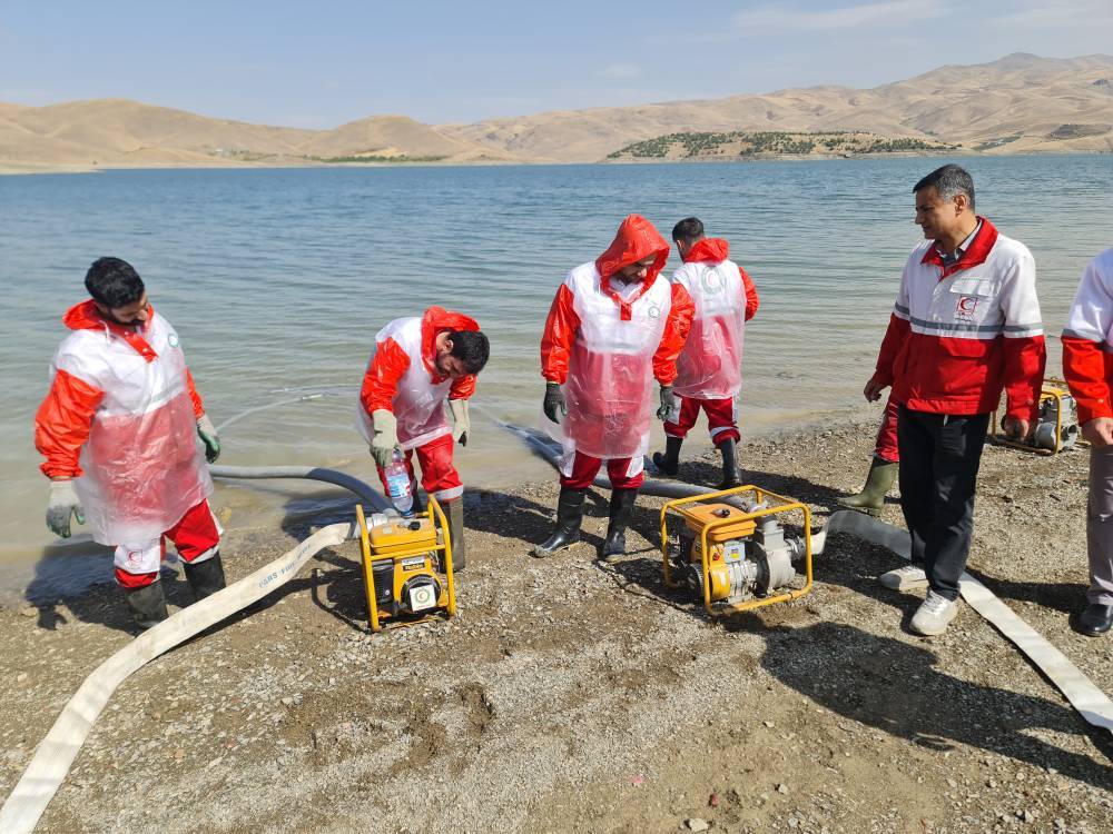 ⭕ برگزاری مانور آمادگی در برابر بارندگی های شدید و سیلاب توسط نجاتگران هلال‌احمر سنندج