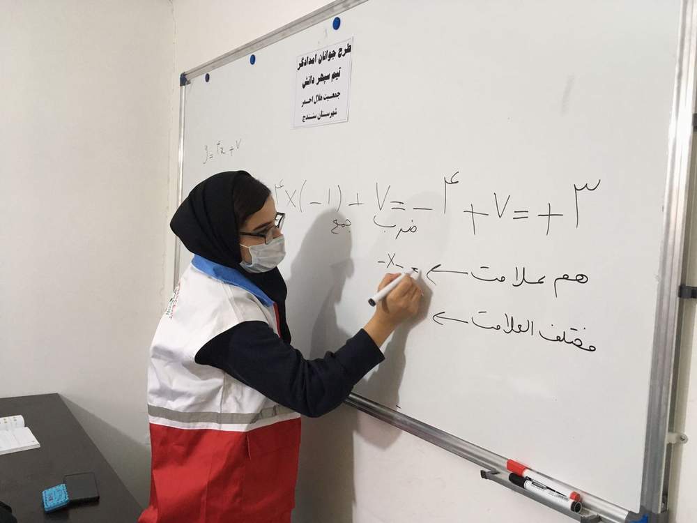 ✓ توسط جوانان عضو هلال احمر کلاس های تقویتی برای دانش آموزان مناطق محروم شهر سنندج در حال برگزاری است.