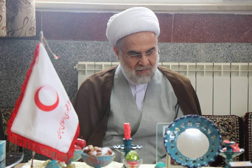✓ امدادگران هلال احمر بی منت خدمت می کند