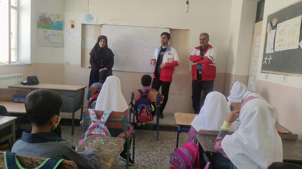✓ مانور سراسری زلزله در خانه های هلال در کردستان برگزار شد