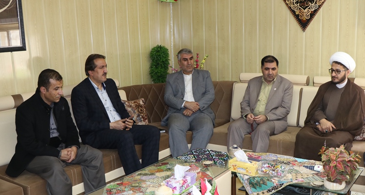 مسئول دفتر نماینده ولی فقیه در جمعیت هلال احمر استان کردستان در مراسم معارفه مدیران جدید هلال احمرشهرستانهای سروآیاد و مریوان: "مسئولین جمعیت هلال احمر خدمتگزاران راستین هستند"